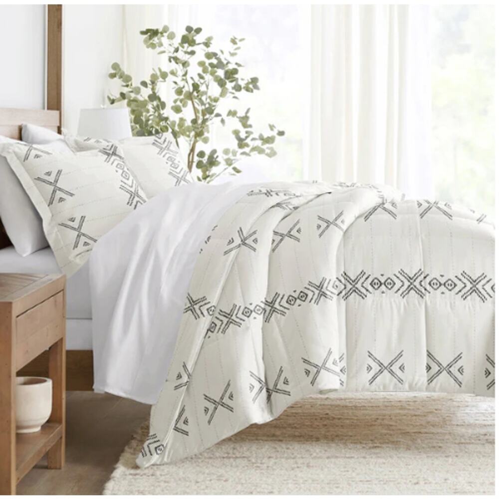 Patterned Down-Alternative Comforter Set